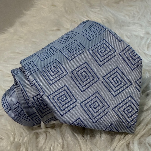 TUMI Silk Geometric Patterned Blue Tie - Picture 6 of 6
